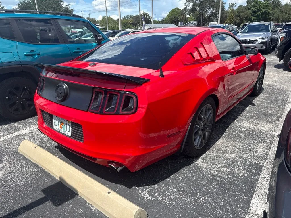 Used 2013 Red Ford V6 Premium image 9