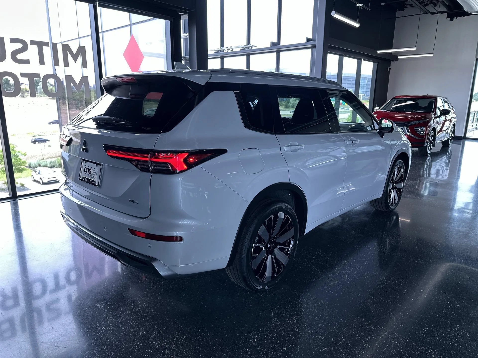 New 2026 White Diamond Mitsubishi SEL image 8