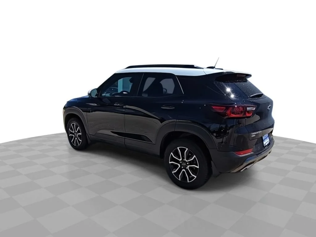 Used 2024 Mosaic Black Metallic Chevrolet ACTIV image 6