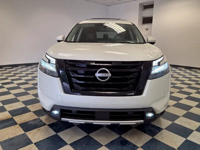 Used 2024 White Nissan Platinum image 2