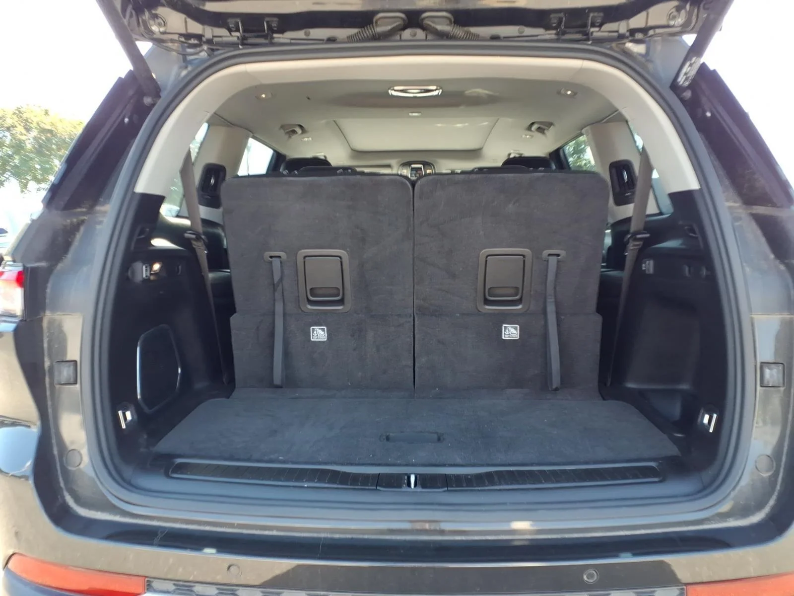Used 2021 Rocky Mountain Pearlcoat Jeep Limited image 33