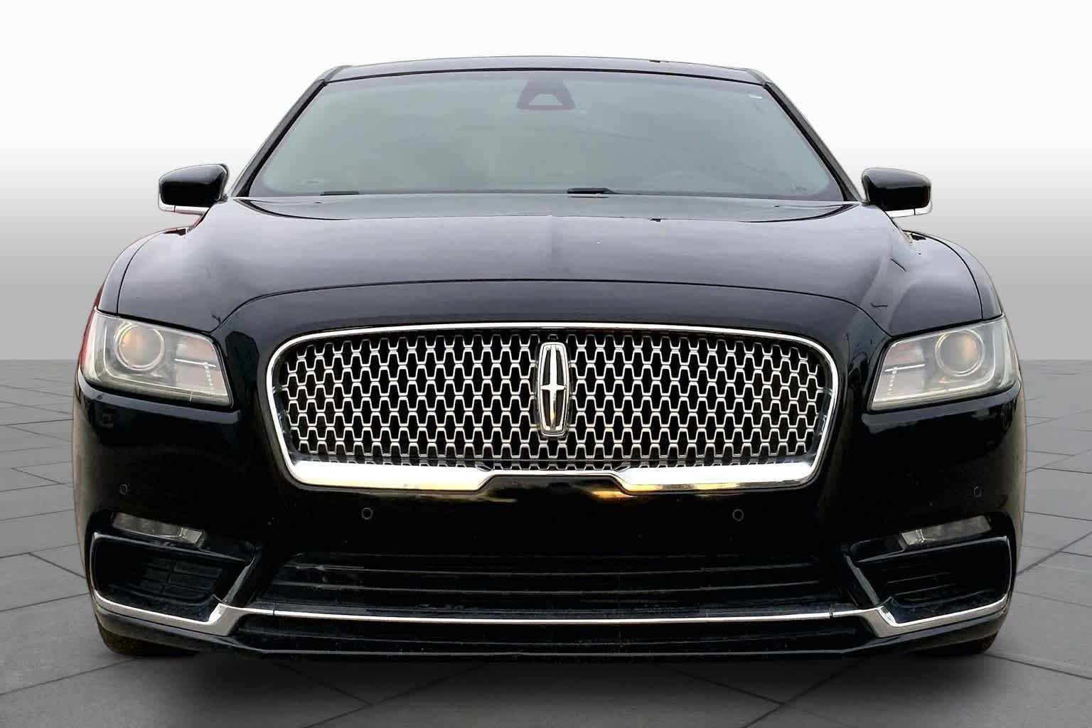 Used 2018 Black Velvet Lincoln Reserve image 4