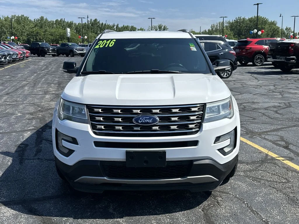 Used 2016 White Ford XLT image 3