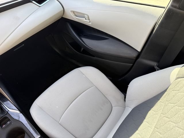 Used 2022 White Toyota LE image 15