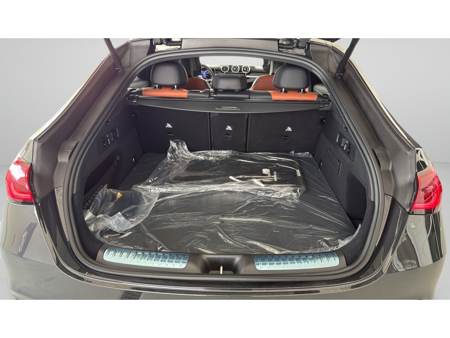 New 2026 Graphite Grey Metallic Mercedes-Benz GLC 300 image 9