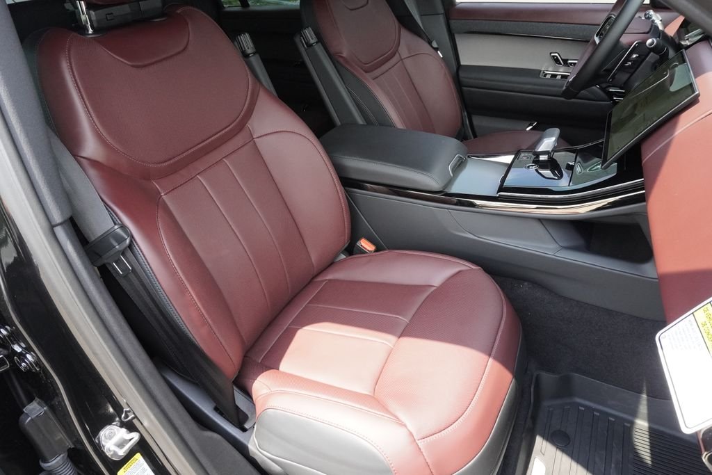 New 2026 Santorini Black Land Rover Dynamic SE image 24