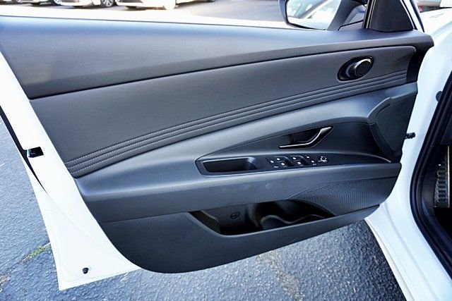 Used 2026 White Hyundai SEL Sport image 19