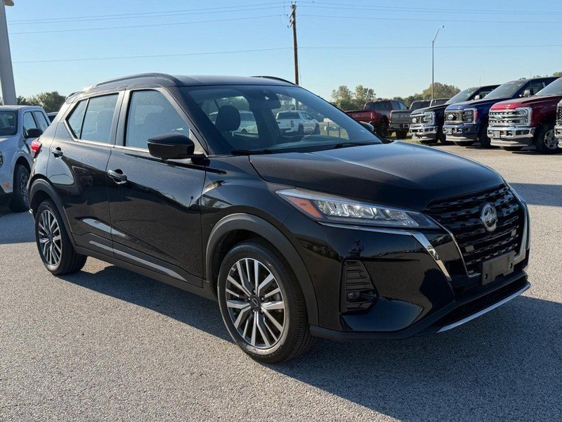 Used 2024 Super Black Nissan SR FWD image 8