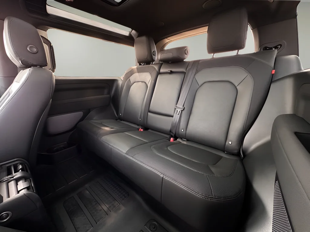 2023 Land Rover Defender X-Dynamic SE - Photo 21