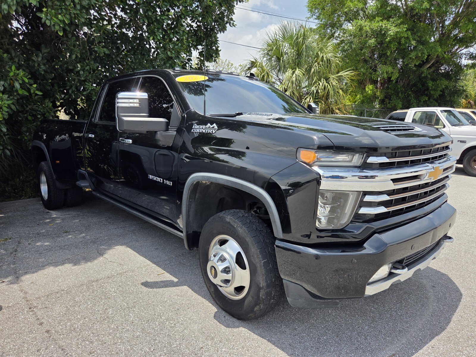 Used 2022 Mosaic Black Metallic Chevrolet High Country image 2