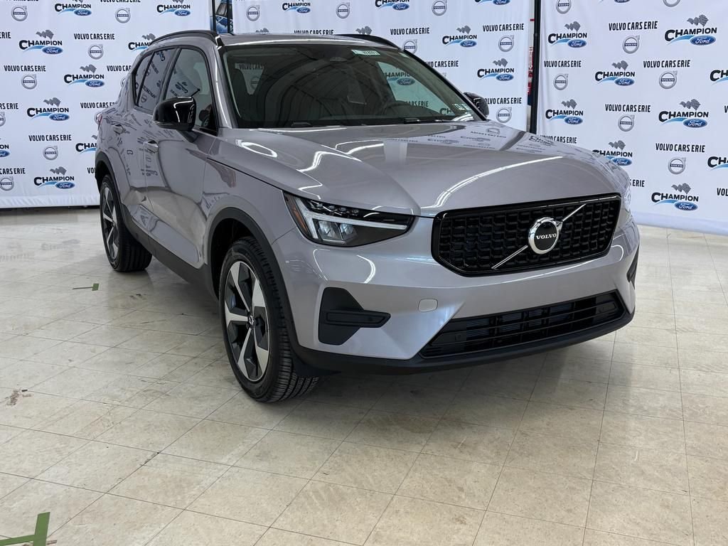 2026 Volvo XC40 Core