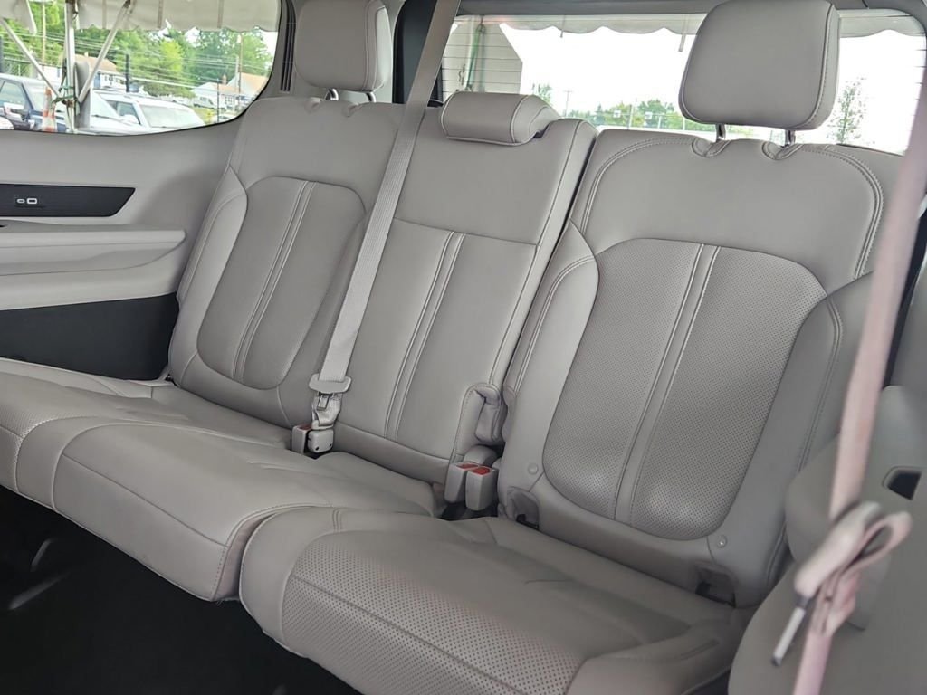 Used 2024 White Jeep Series III image 3