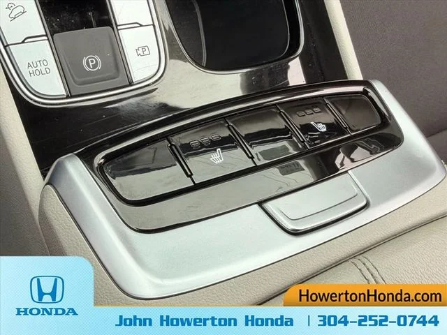 Used 2024 Black Hyundai SEL image 24