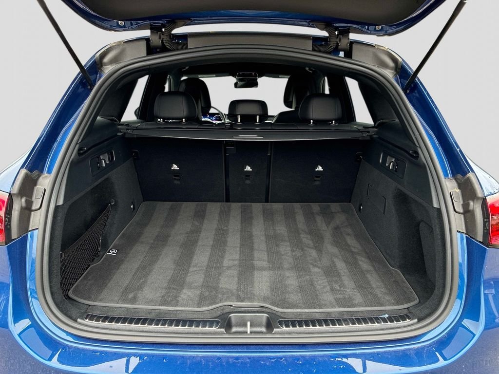 Used 2025  Mercedes-Benz GLC 300 image 13