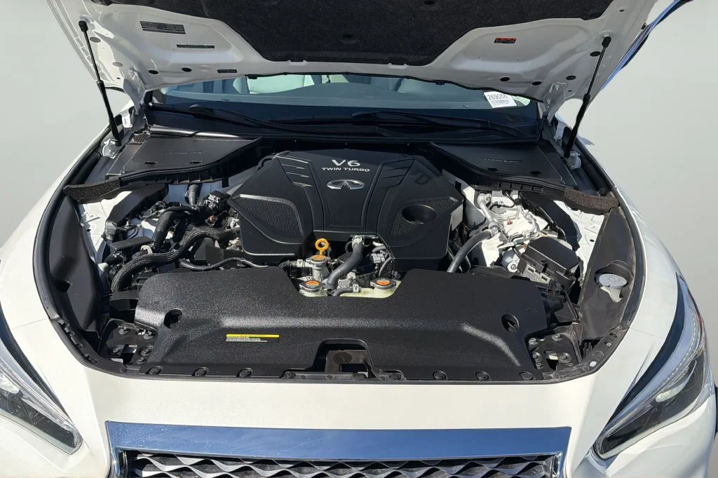 Used 2023 White INFINITI LUXE image 9