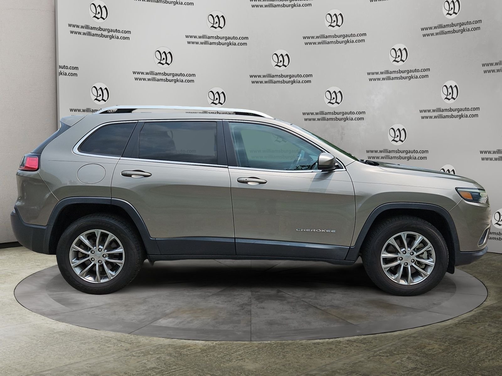 Used 2021 Beige Jeep Latitude Plus image 6