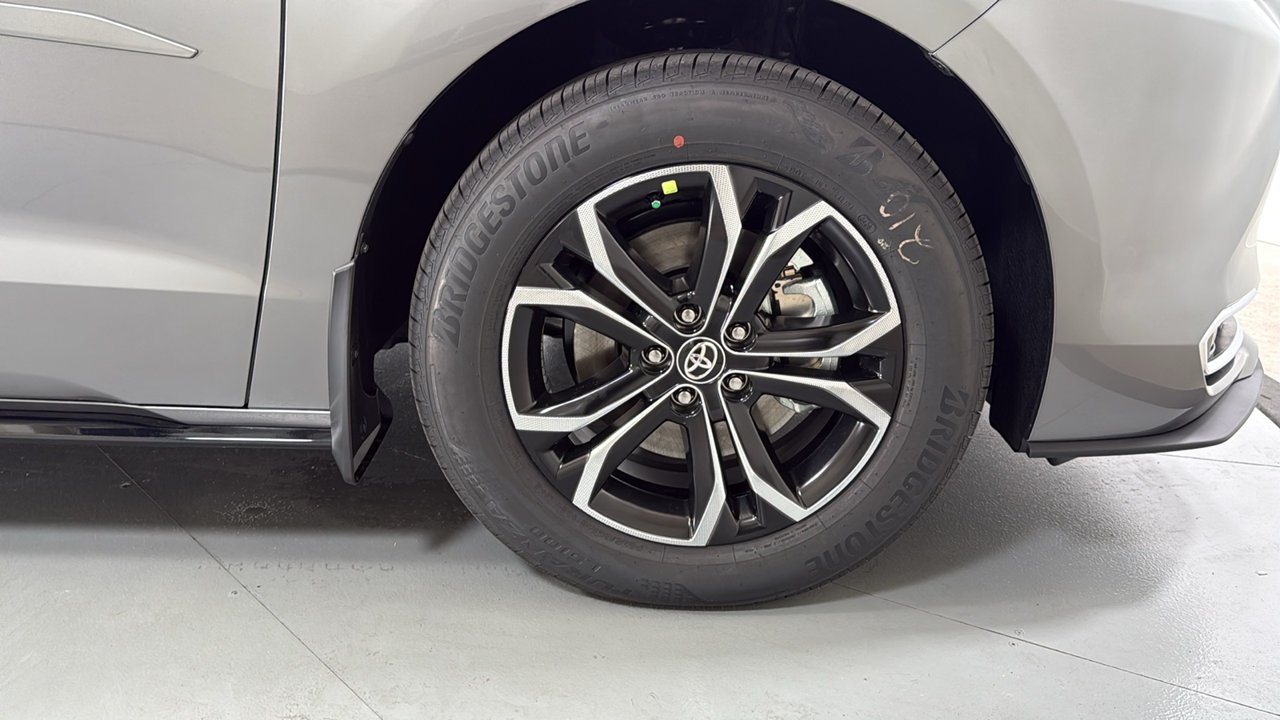 New 2026 Heavy Metal <sup>1</sup> Toyota  Platinum image 22