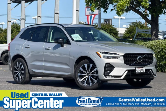 2023 Volvo XC60 Plus Dark Theme