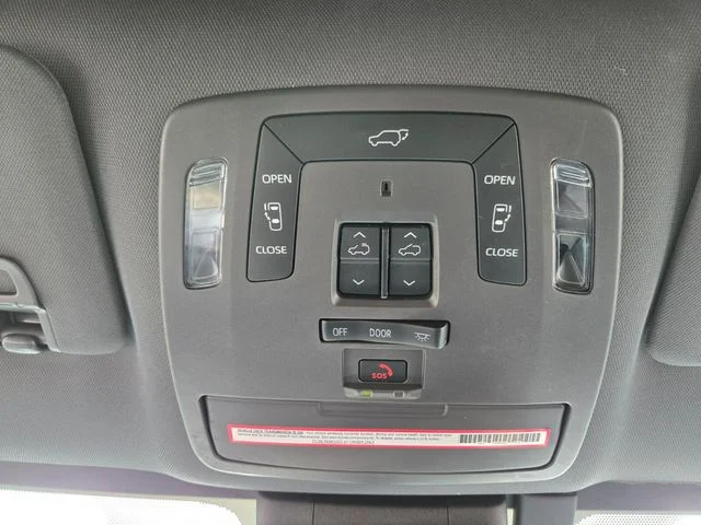 2023 Toyota Sienna Platinum - Photo 23