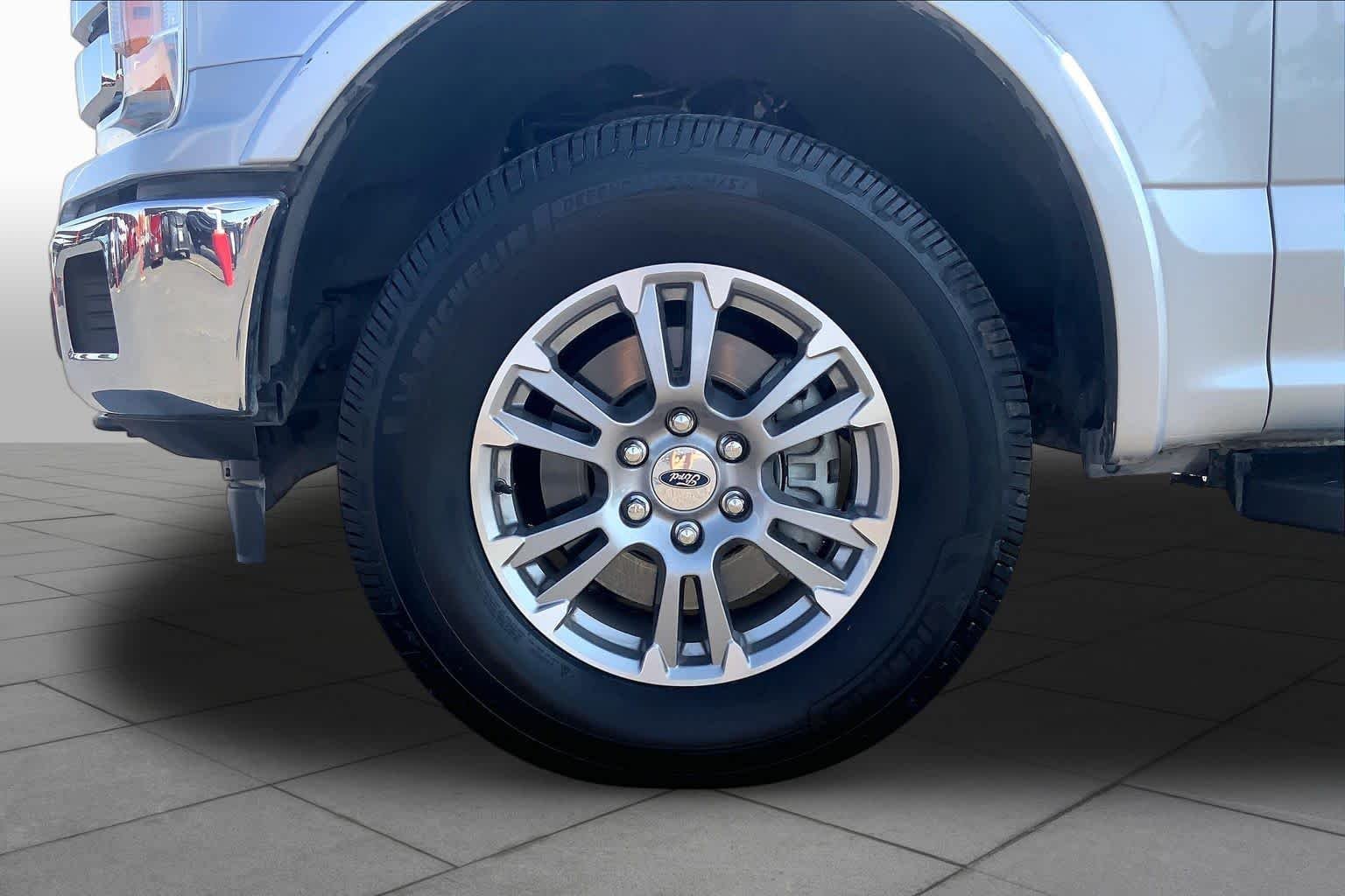 Used 2019 Ingot Silver Ford LARIAT image 11