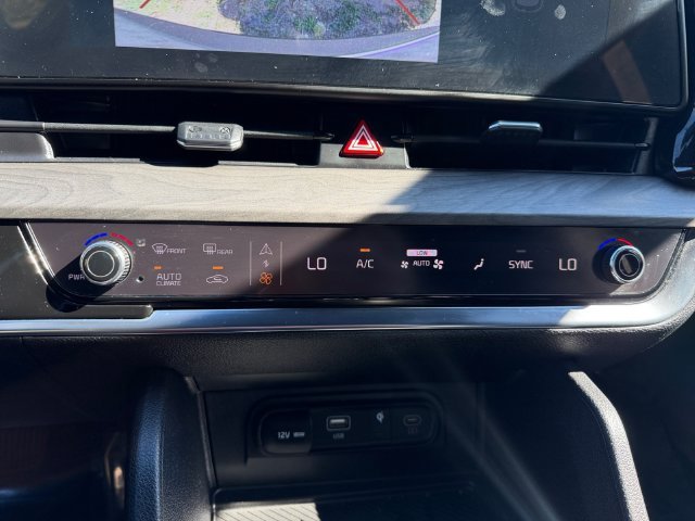 Used 2025 White Kia X-Line image 22