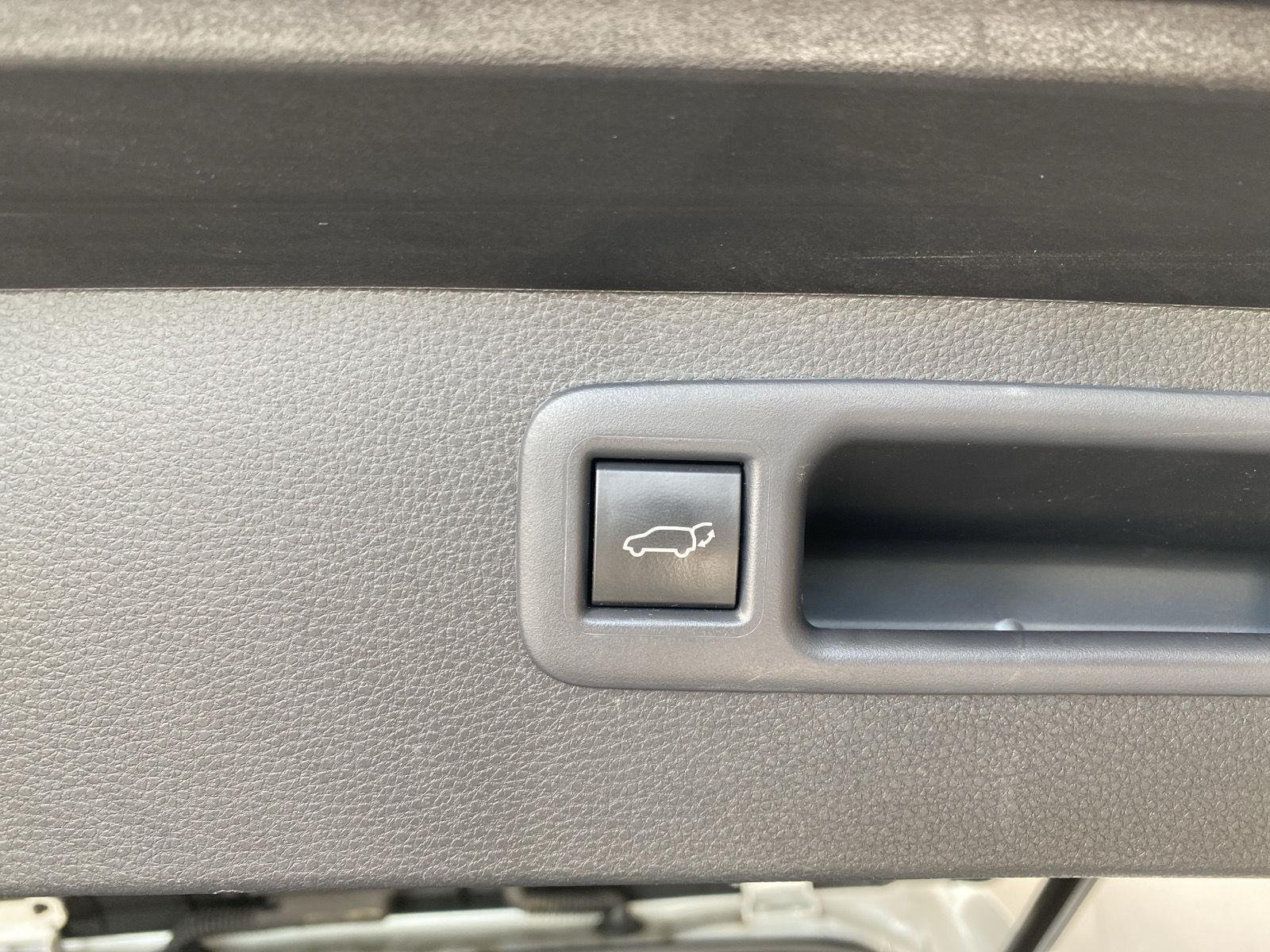 Used 2023 Wind Chill Pearl Toyota XLE image 16