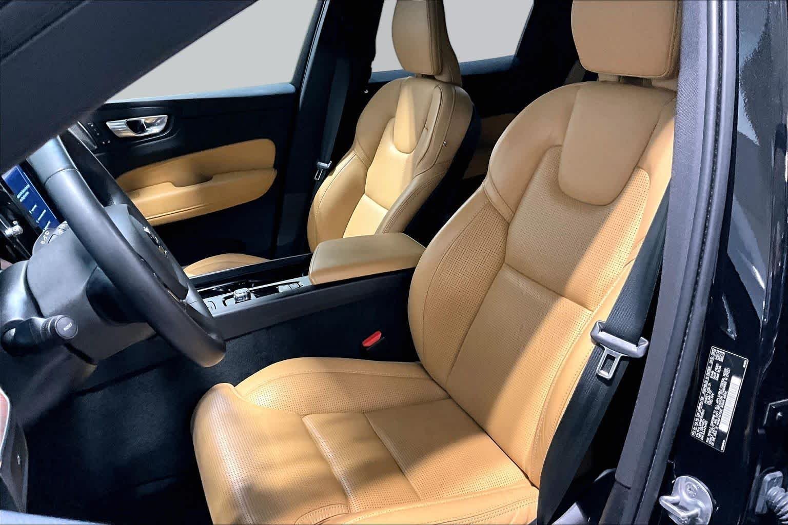 Used 2024 Onyx Black Metallic Volvo Ultimate Dark Theme image 9