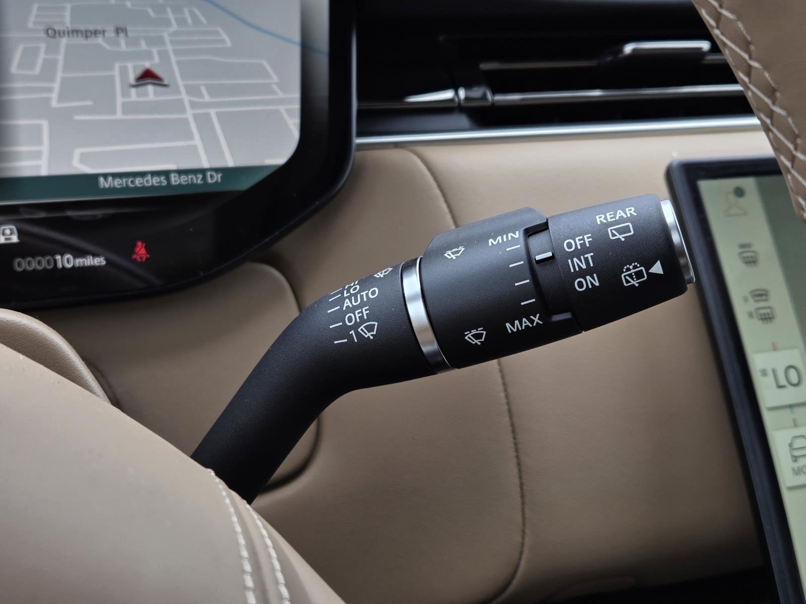 New 2026 Fuji White Land Rover SE image 25