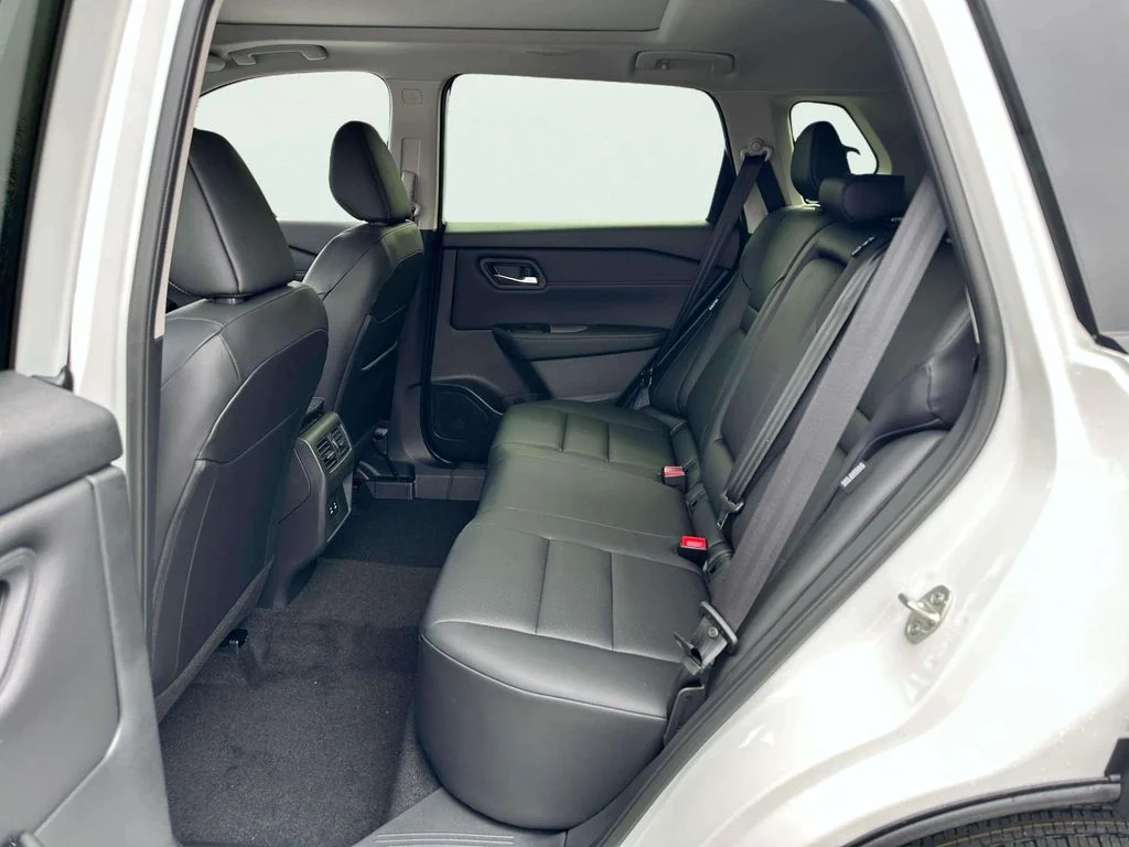 New 2026 Everest White Pearl Tricoat Nissan Dark Armor image 14
