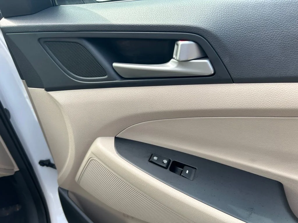 Used 2018 White Hyundai SEL Plus image 24