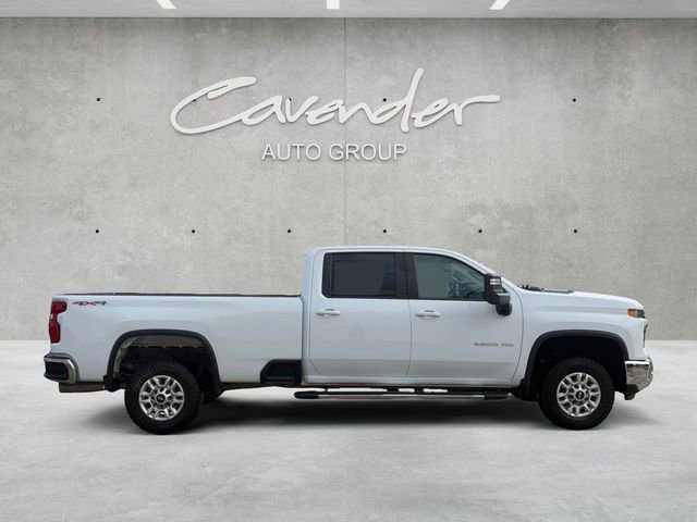 Used 2024 Summit White Chevrolet LT image 17
