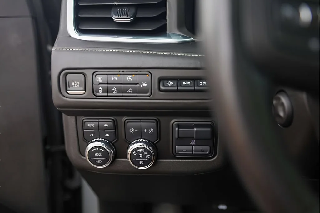 Used 2023 Sterling Metallic GMC Denali Ultimate image 17
