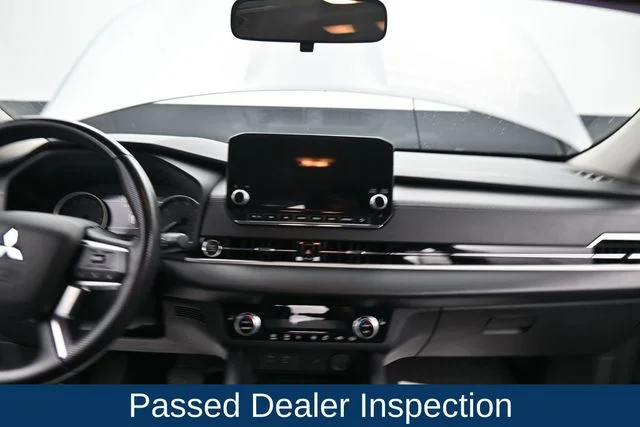 Used 2022  Mitsubishi SE image 14