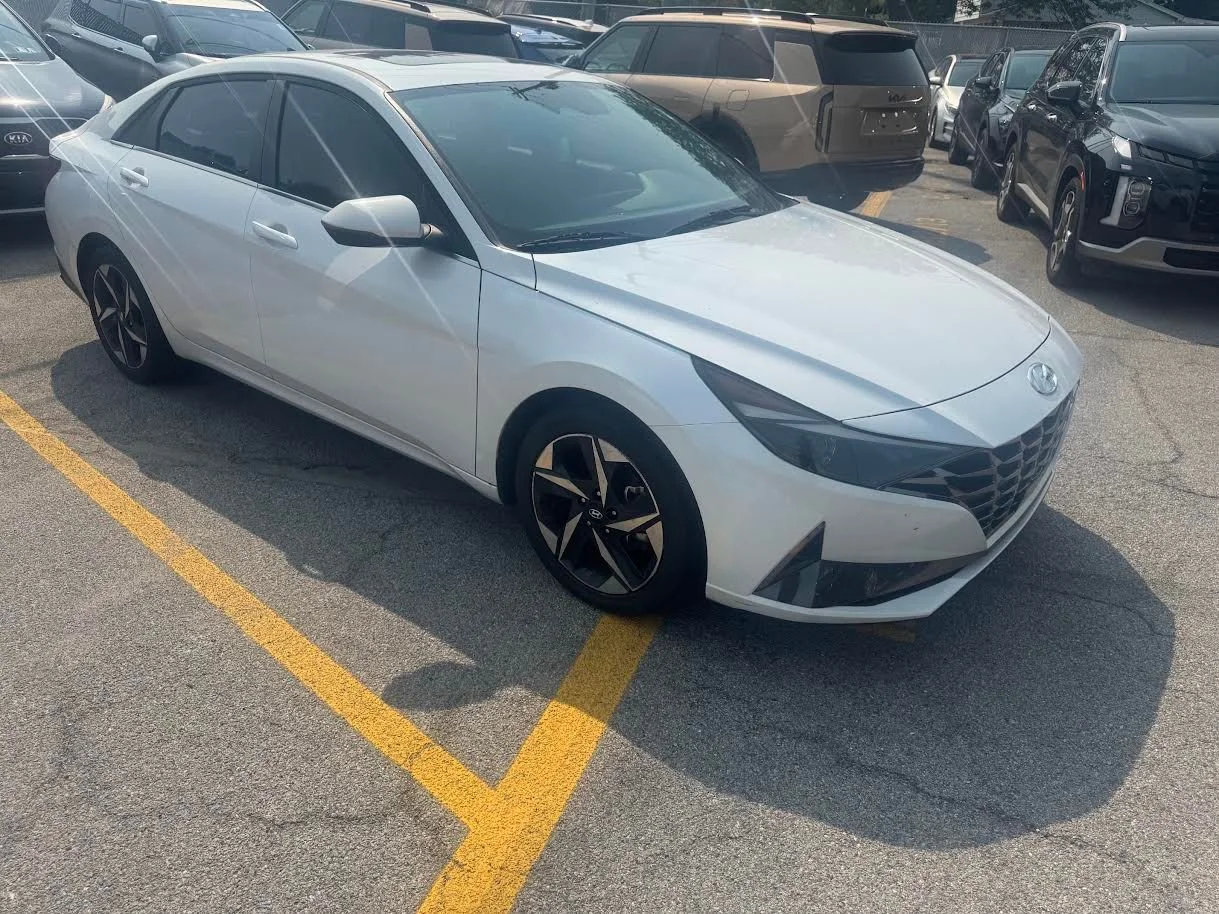 Used 2021 Gray Hyundai SEL image 3