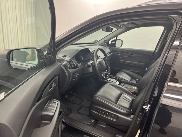 Used 2020 Black Honda Touring image 12