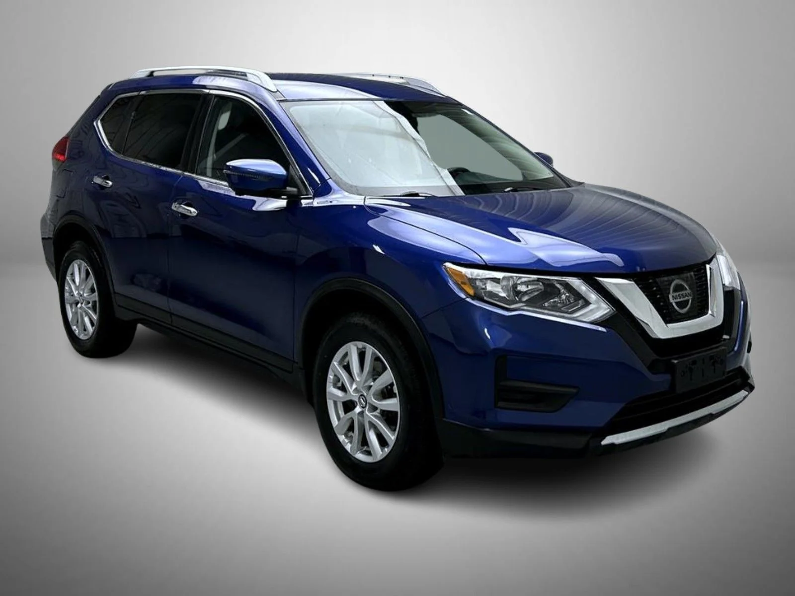 Used 2017 Blue Nissan SV image 3