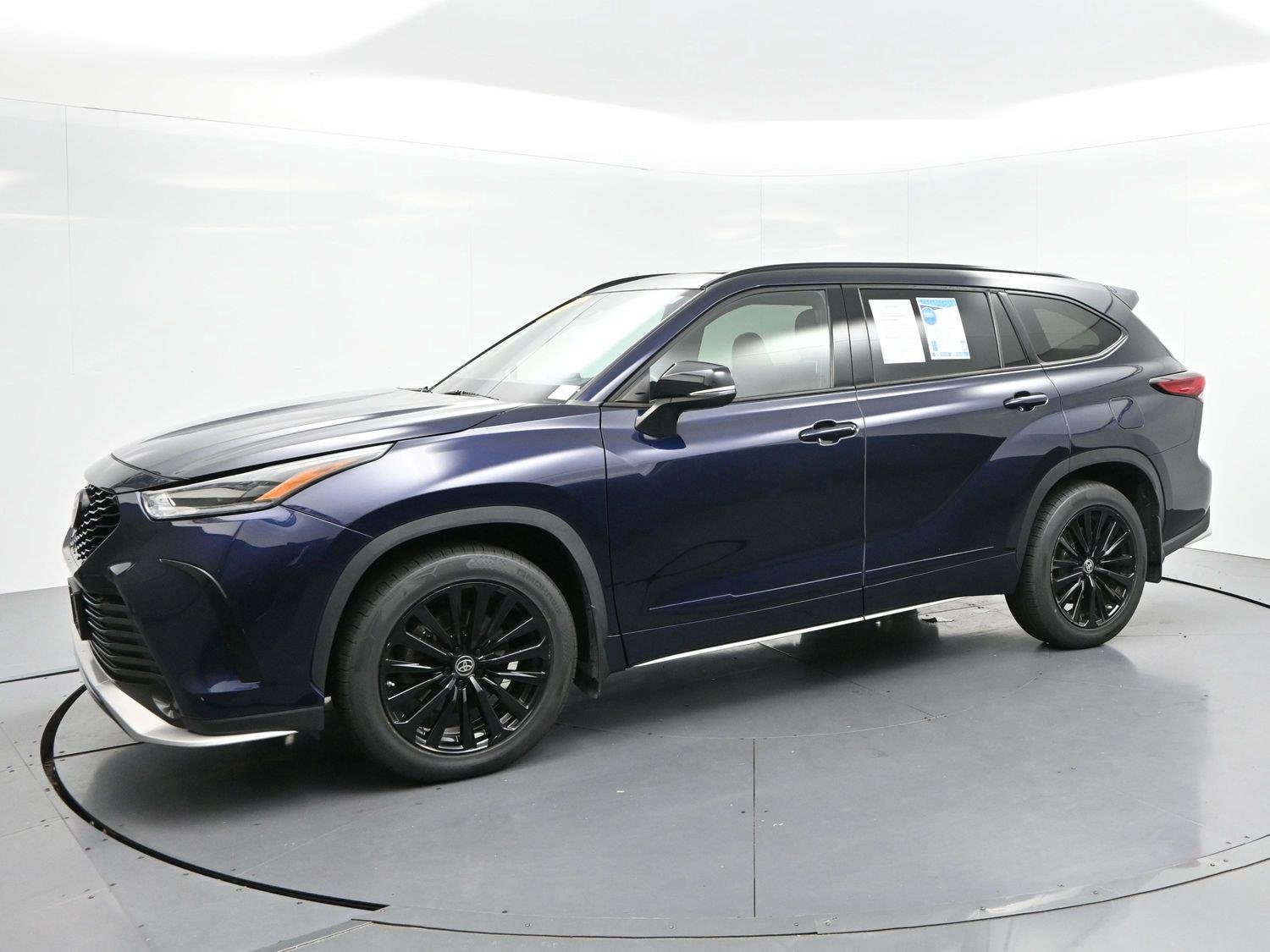 Used 2023 Blue Toyota L image 4