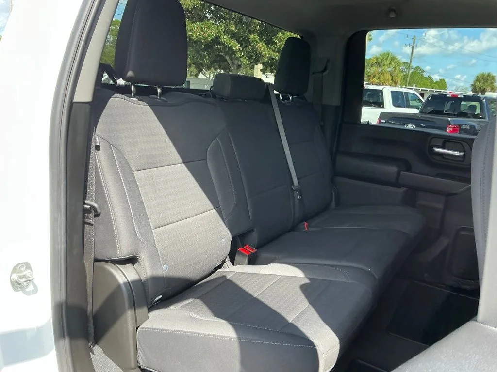 Used 2025 White Chevrolet Custom image 25