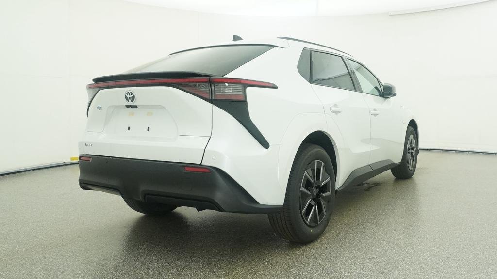 New 2026 Wind Chill Pearl Toyota XLE image 5