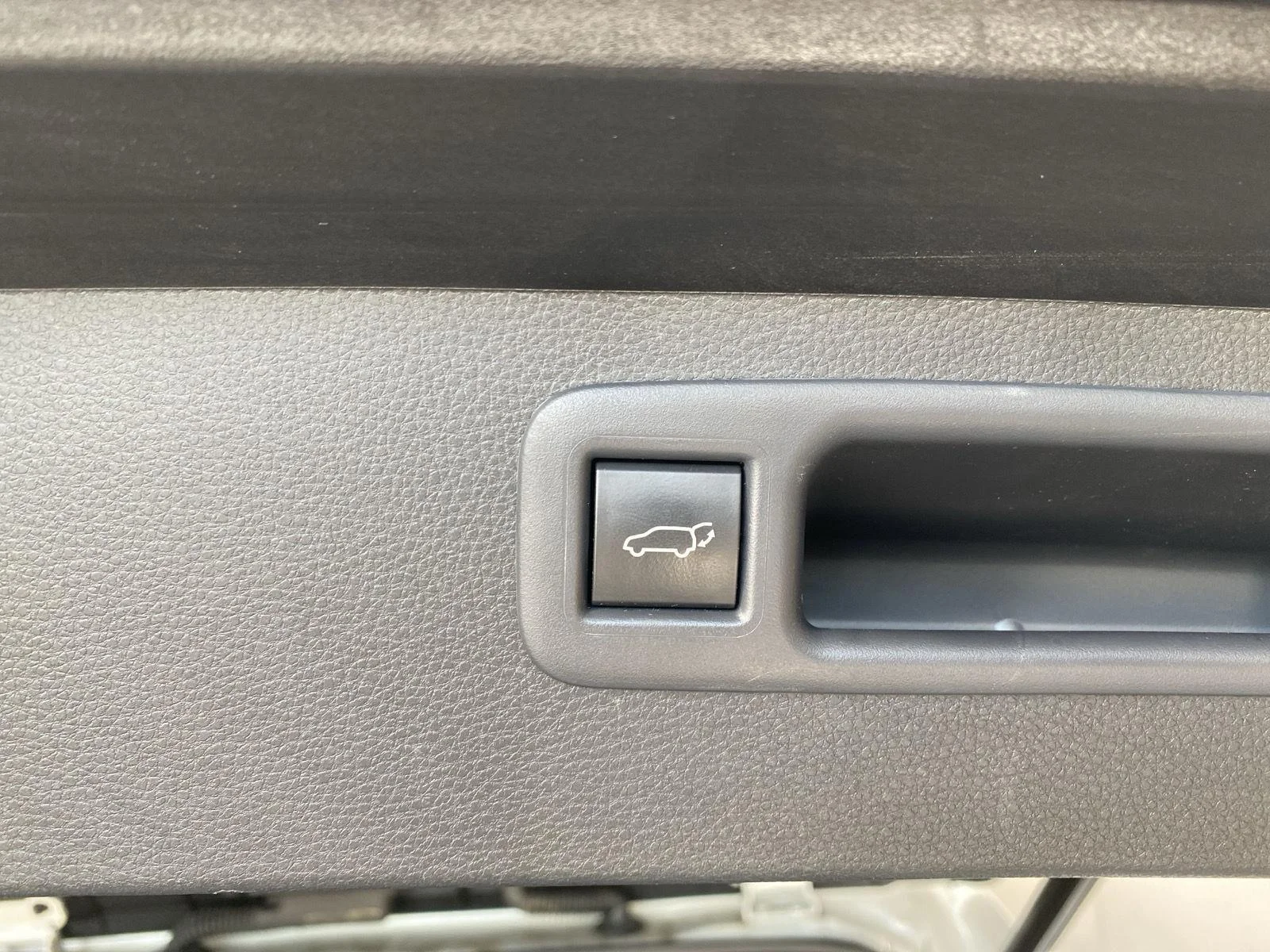 Used 2023 Wind Chill Pearl Toyota XLE image 16