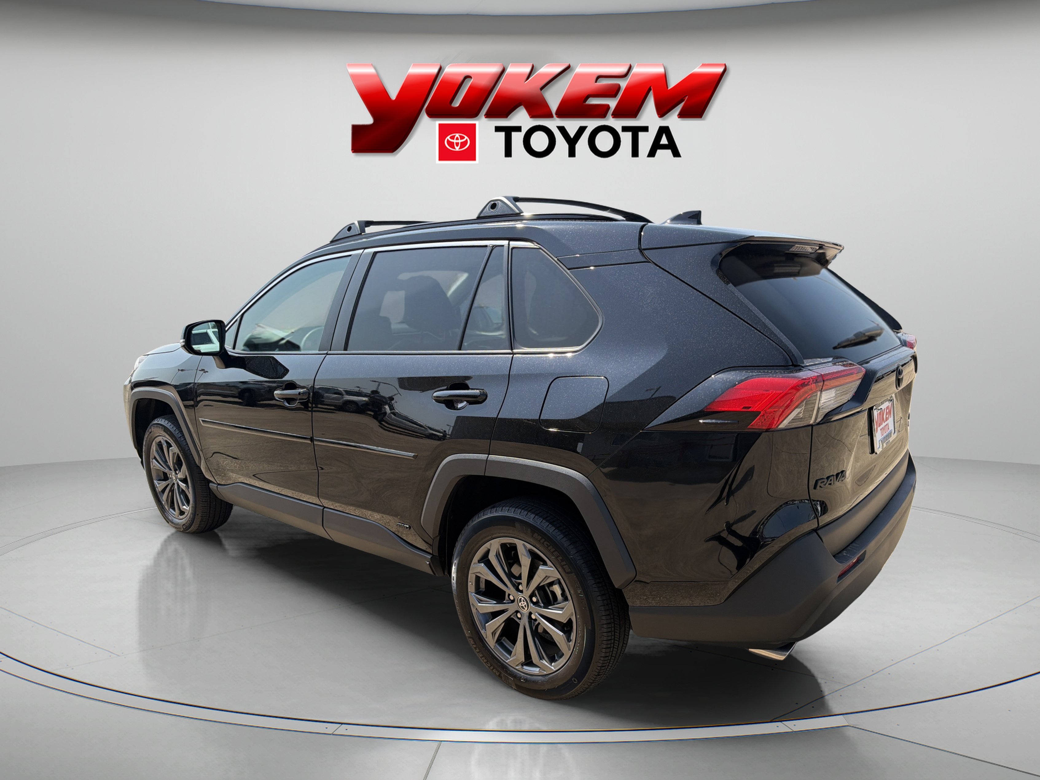Certified Used 2025 Black Toyota Hybrid XLE Premium image 6