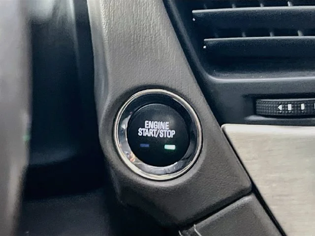 Used 2019 White GMC Denali image 16
