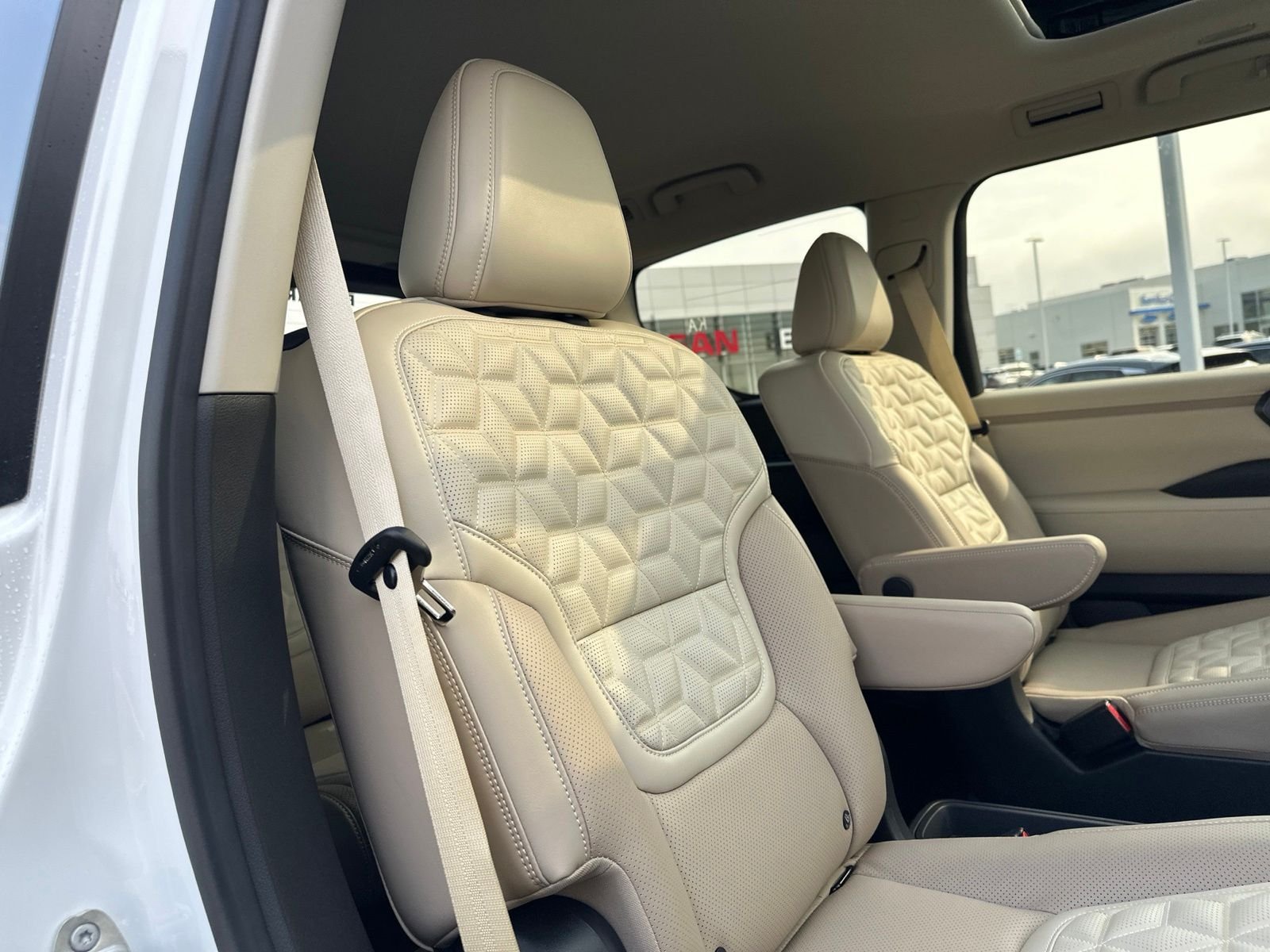 New 2026 White Nissan Platinum image 37