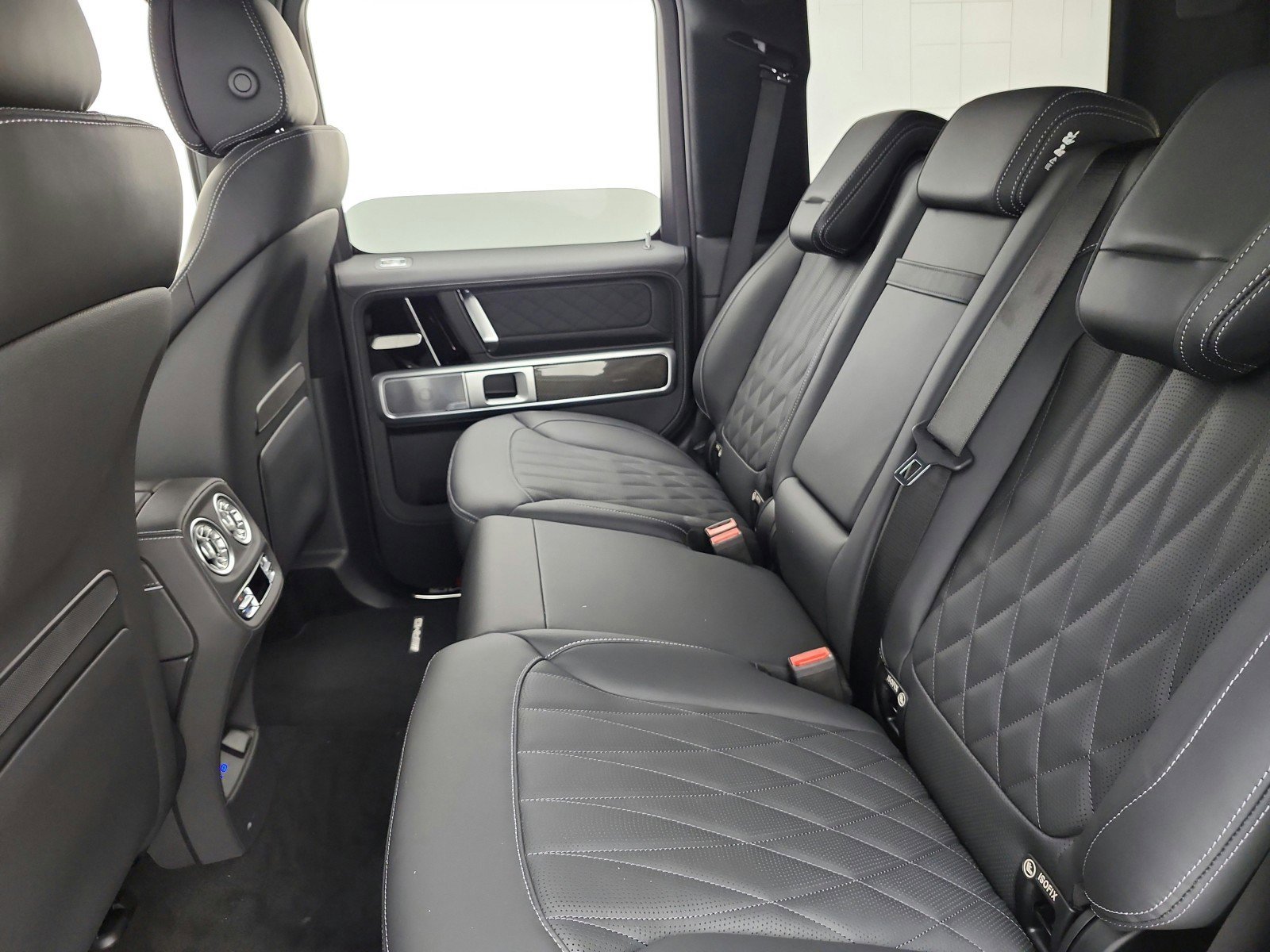 New 2026 MANUFAKTUR Moonlight White Metallic Mercedes-Benz AMG® G 63 SUV image 34