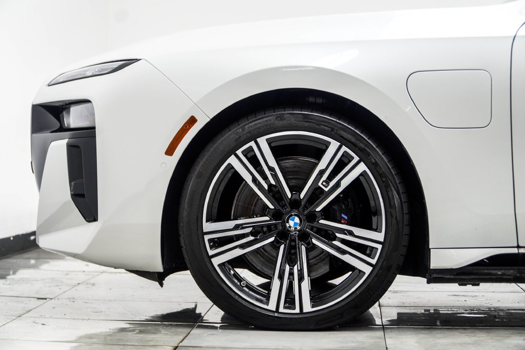 Used 2025 White BMW 750e xDrive image 19