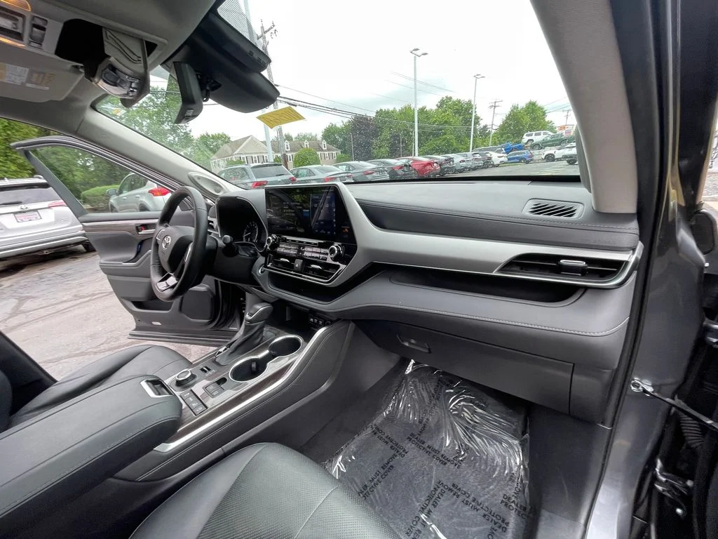 Used 2021 Gray Toyota Platinum image 13