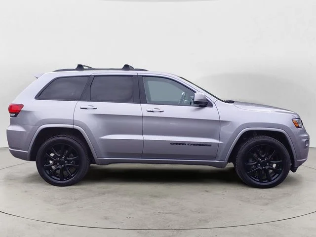 Used 2018 Billet Silver Metallic Jeep Altitude image 4