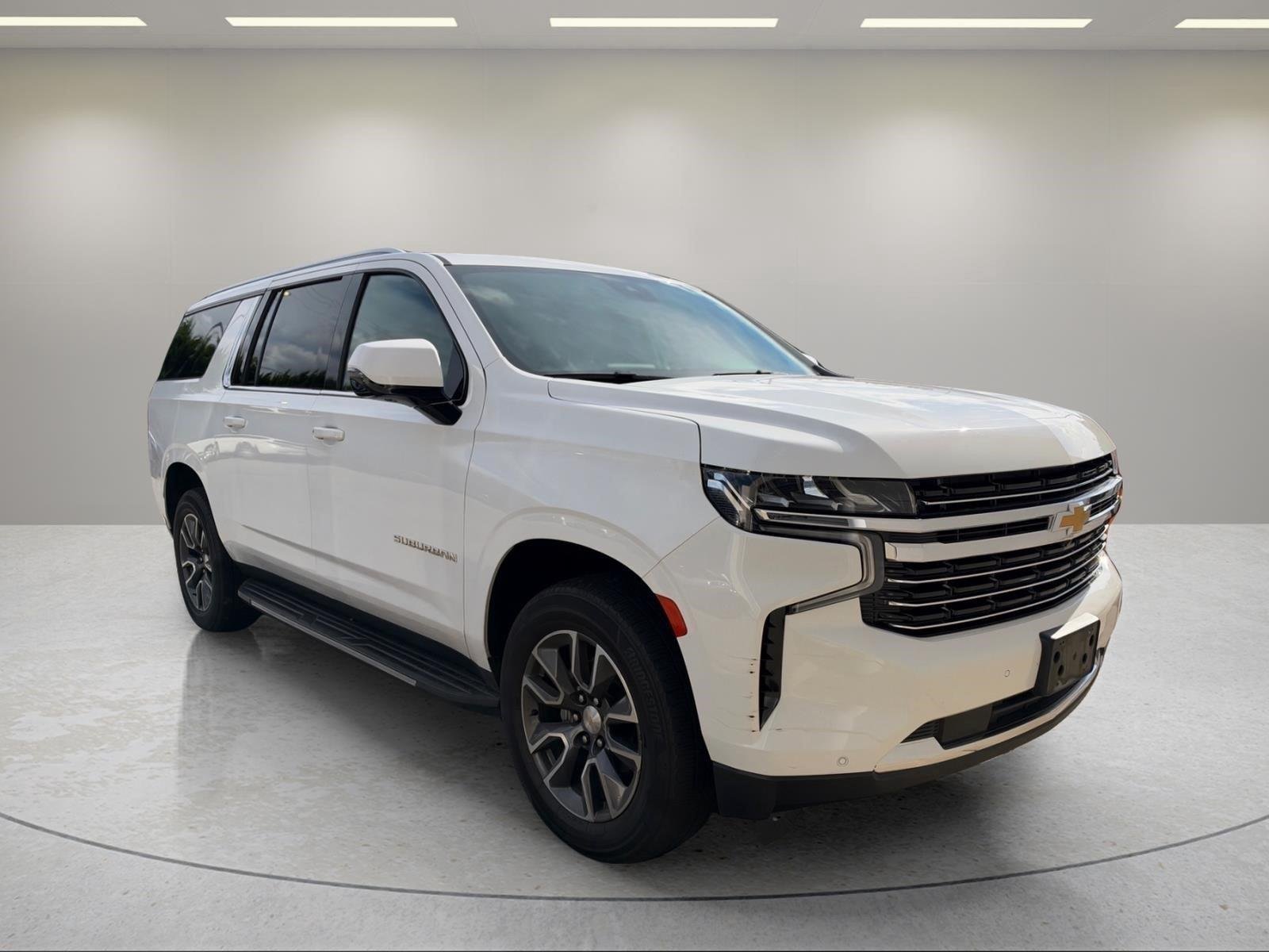 Used 2023 Iridescent Pearl Tricoat Chevrolet LT image 4