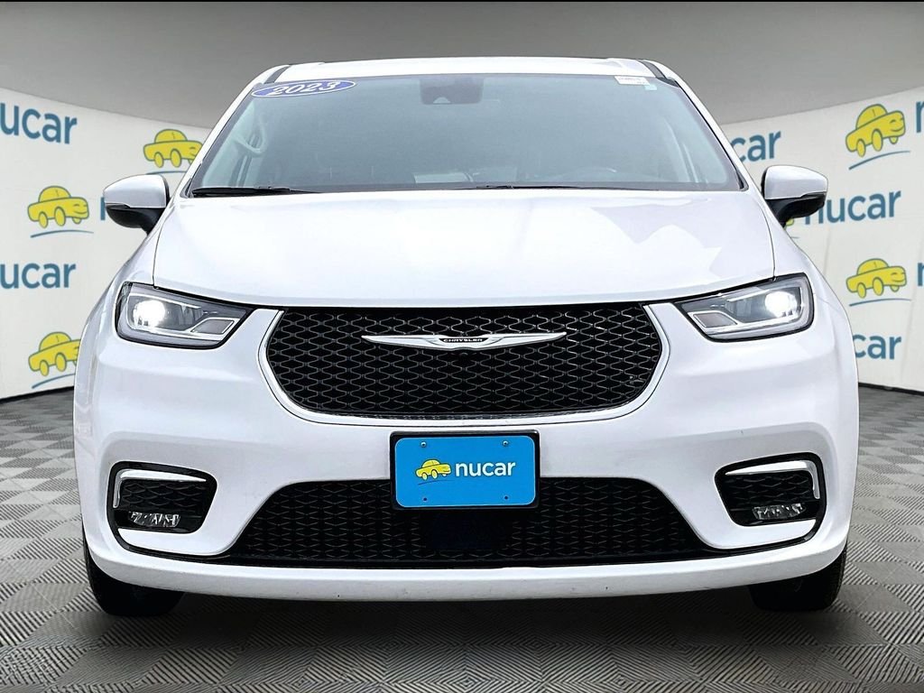 Used 2023 White Chrysler Touring L image 2