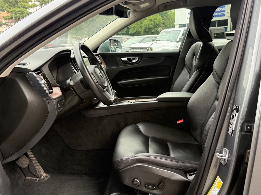 Used 2021 Gray Volvo T5 Momentum image 23